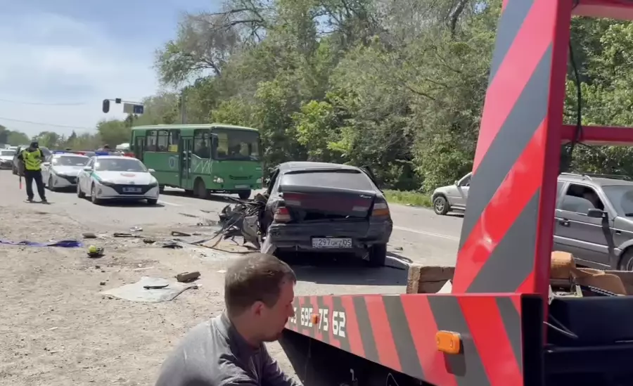 Алматы маңында жантүршігерлік жол апатынан үш адам қаза тапты