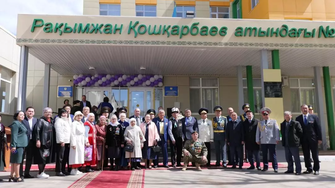 Астанадағы мектепке халық қаһарманы Рақымжан Қошқарбаевтың есімі берілді