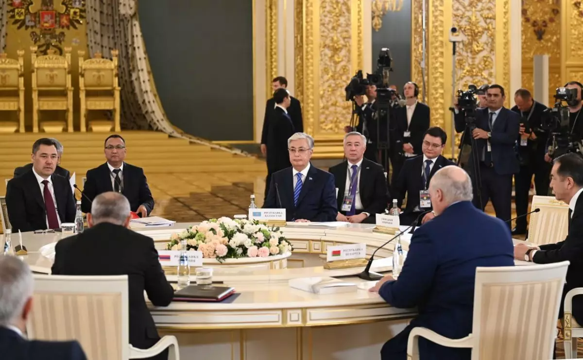 Токаев принял участие в заседании Высшего Евразийского экономического совета в Москве
