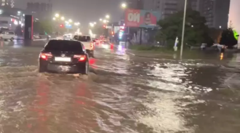 Улицы Актау затопило проливными дождями