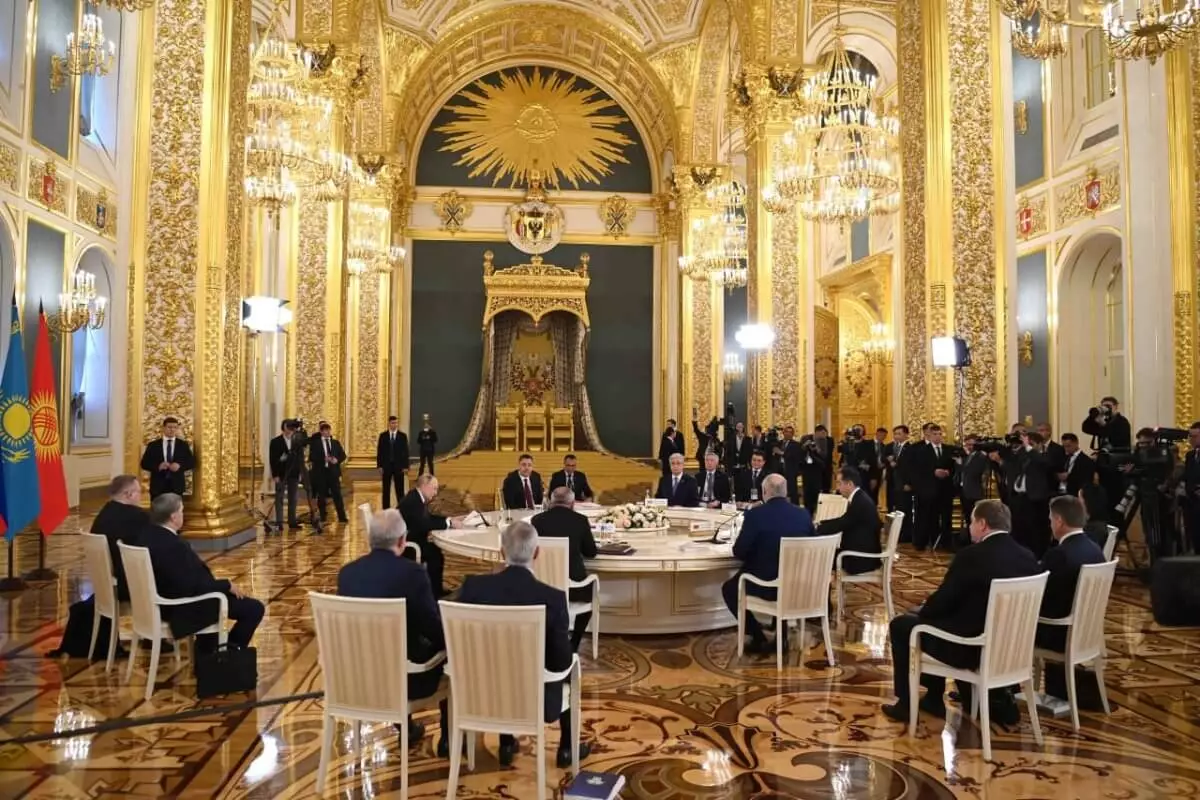 Токаев участвует в заседаниях Высшего Евразийского экономического совета в Москве
