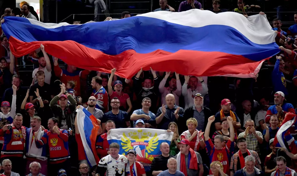 Болельщикам запретили посещать матчи чемпионата мира по хоккею с флагами России и Белоруссии