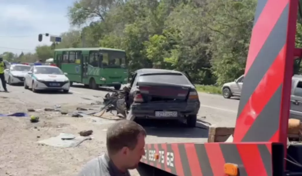 Алматы маңында жантүршігерлік жол апатынан үш адам қаза тапты