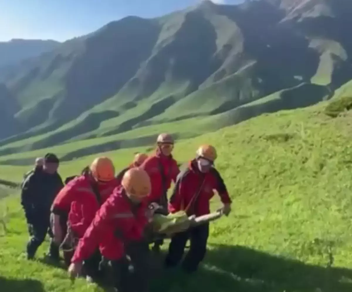 Туриста с травмой позвоночника эвакуировали вертолетом в Тургеньском ущелье