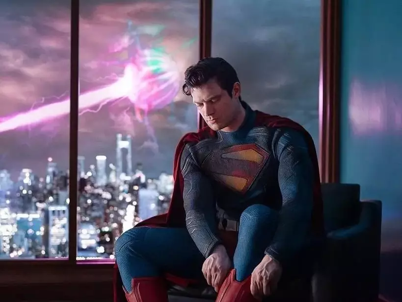Джеймс Ганн показал первый кадр «Супермена» с Дэвидом Коренсветом