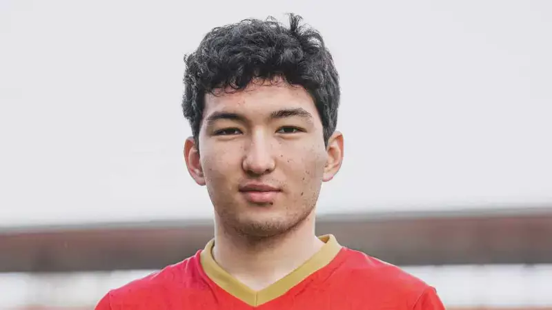 18-летний казахстанец выиграл футбольный матч в Португалии