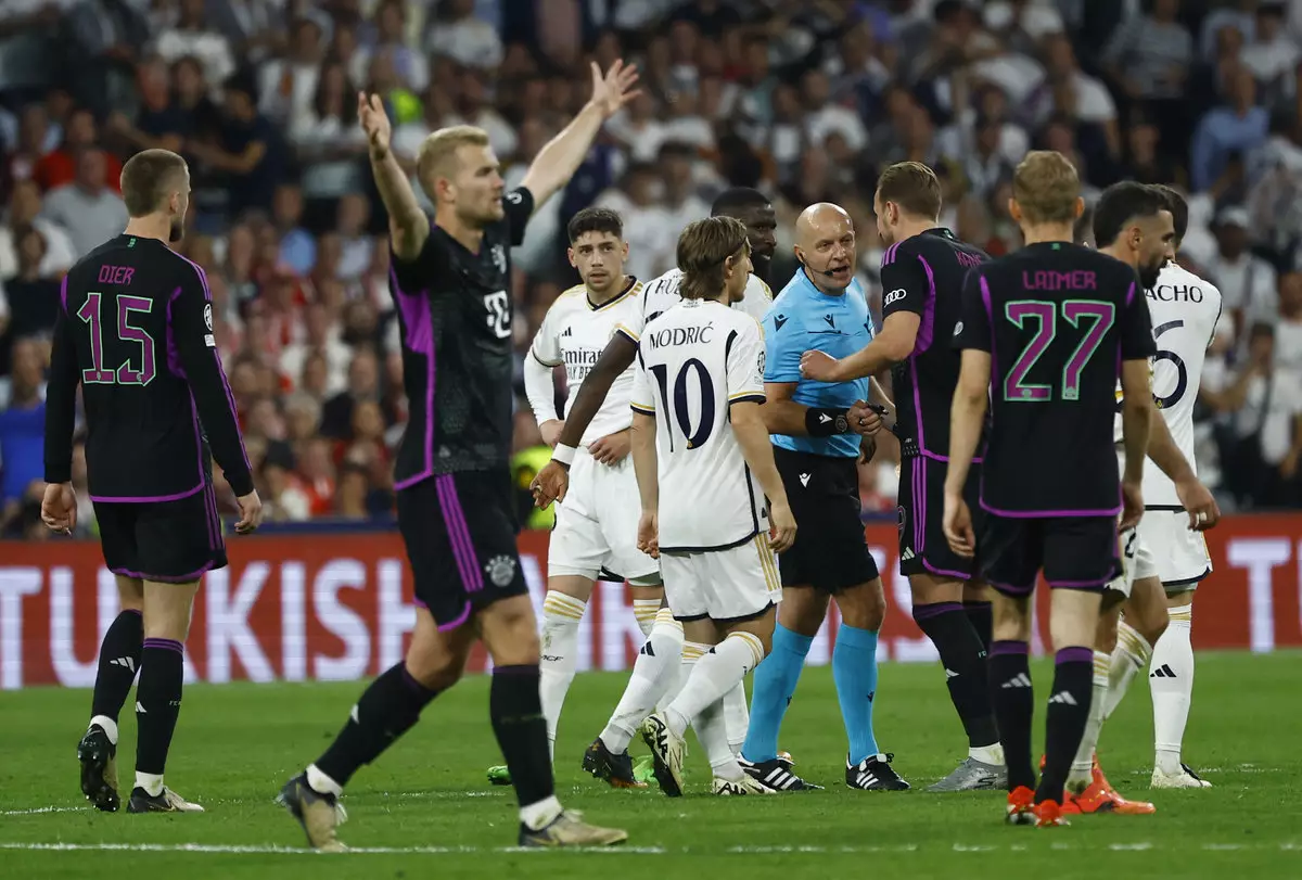 «Реал» — «Бавария»: Начо пихнул Киммиха в лицо — гол правильно отменен
