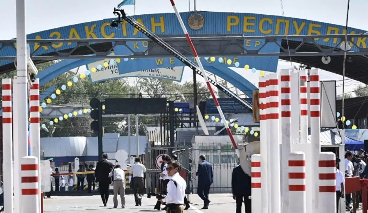 Казахстан будет проверять на границе у граждан Узбекистана их законопослушность в России