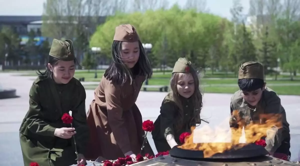 Токаев поздравил казахстанцев с Днем Победы (ВИДЕО)