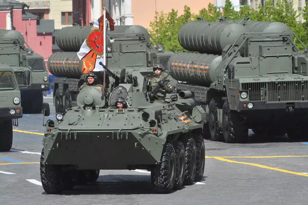 Парад военной техники на Красной площади 9 мая: смотреть трансляцию парада Дня Победы