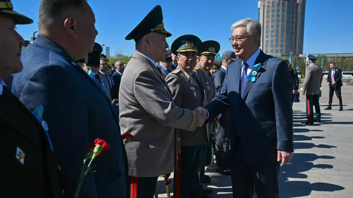 Токаев поздравил казахстанцев с Днем Победы