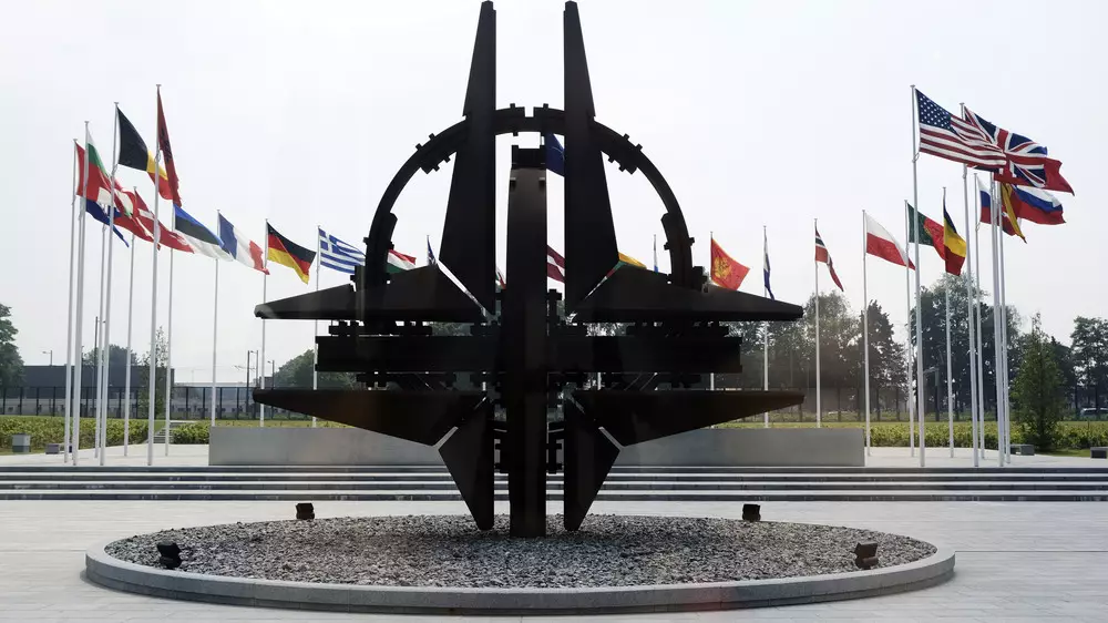 Столтенберг: НАТО не намерено вводить войска в Украину