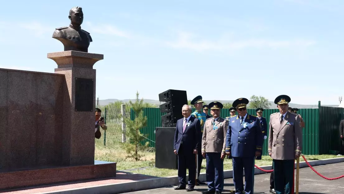 Талдыкорганской авиабазе присвоено имя прославленного летчика Сергея Луганского
