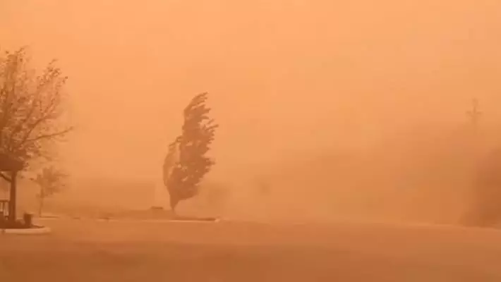 Сильная пыльная буря обрушилась на Термез
