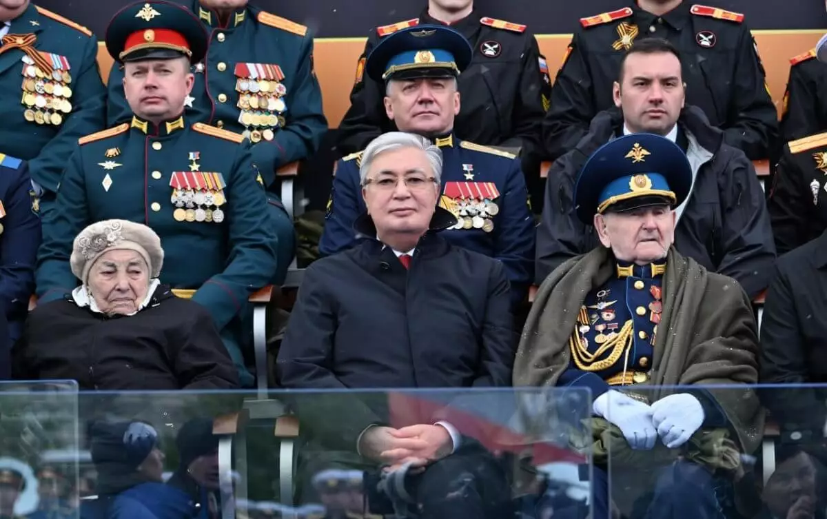 Токаев посетил военный парад в Москве