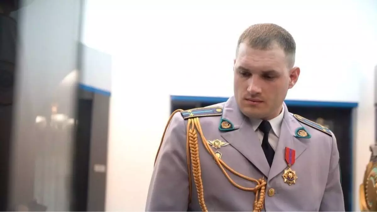 Патрульного наградили орденом за спасение женщины в Петропавловске