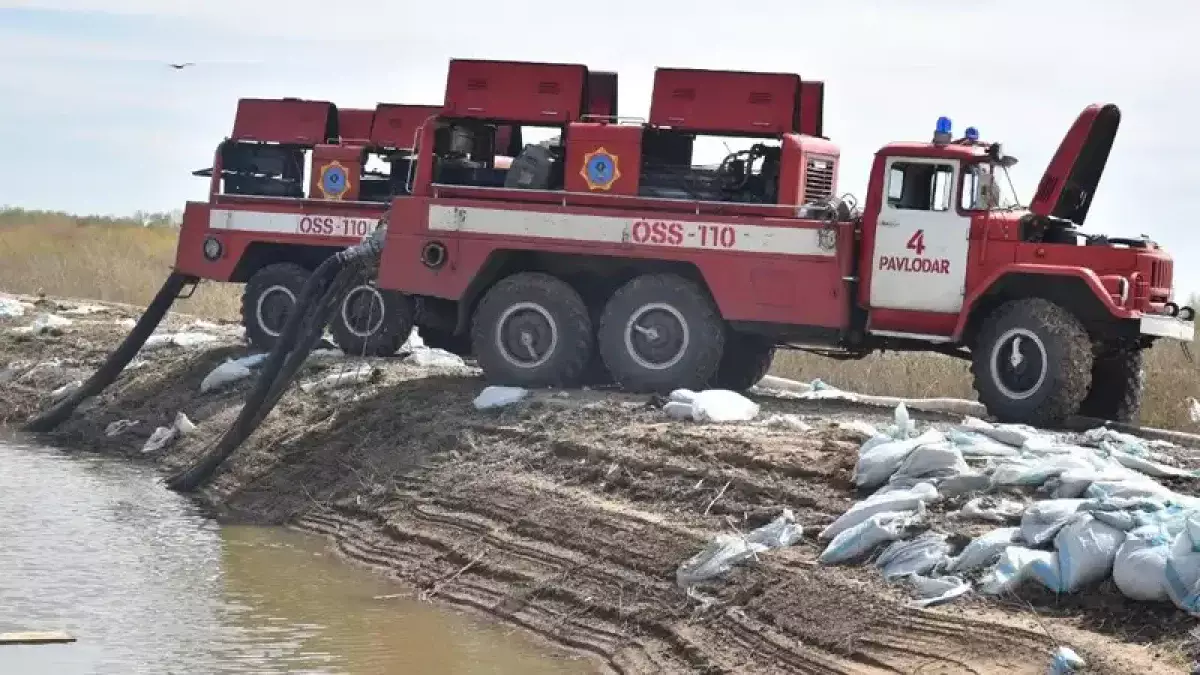 Паводки в Казахстане: Более 5 тысяч человек остаются в пунктах временного размещения
