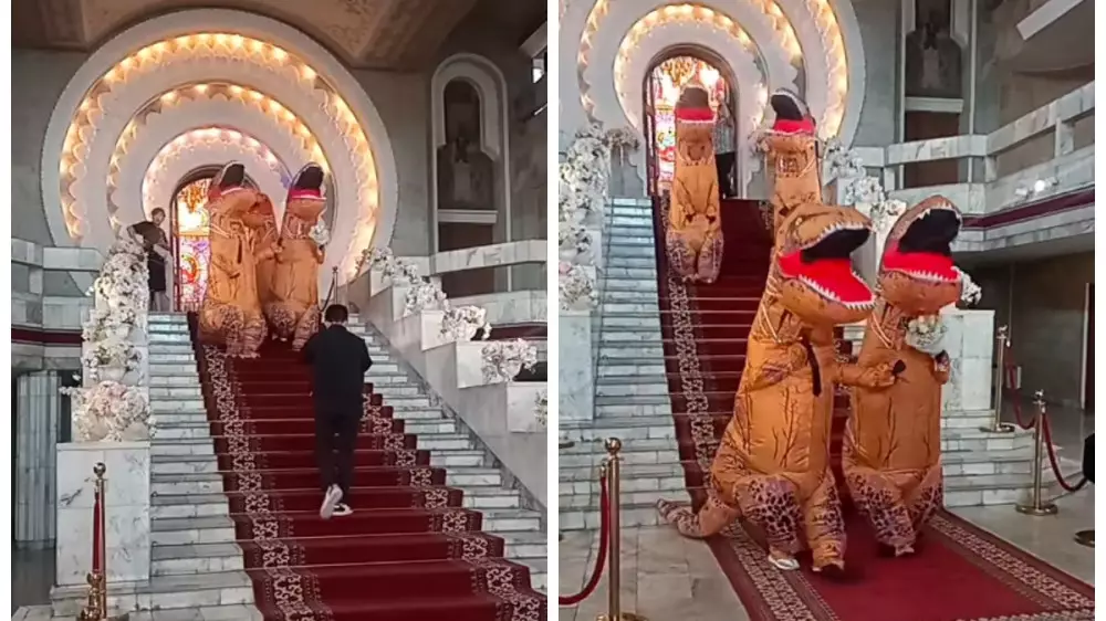 В Бишкеке молодожены вступили в брак в костюмах динозавров