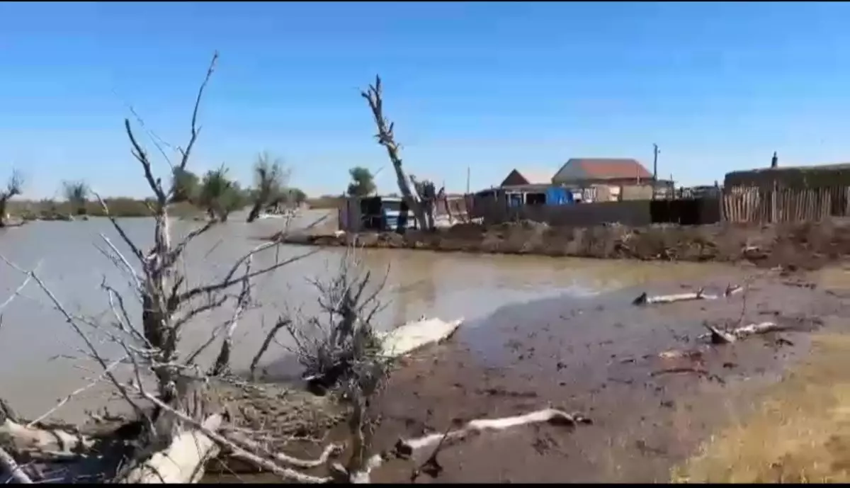Жителей Атырауской области эвакуируют из-за роста уровня воды в реке Урал