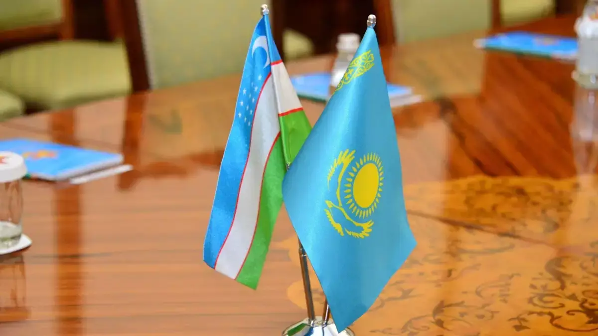 Узбекистанцев будут проверять в Казахстане из-за России