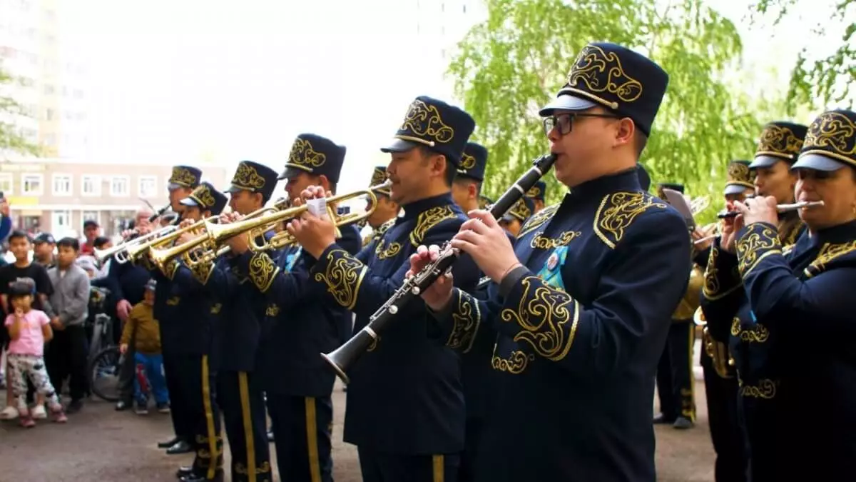 Передвижной концерт для ветеранов устроили в Астане