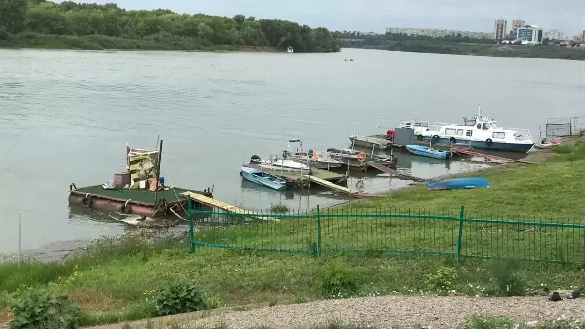 В Павлодаре водолазы ищут капитана судна