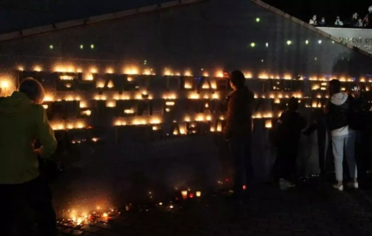 Устькаменогорцы зажгли тысячи свечей в память о воинах Победы