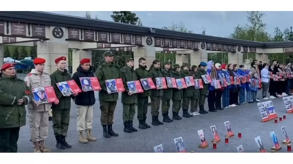 "Бессмертный полк" с портретами погибших из батальона "Алга" провели в Казани