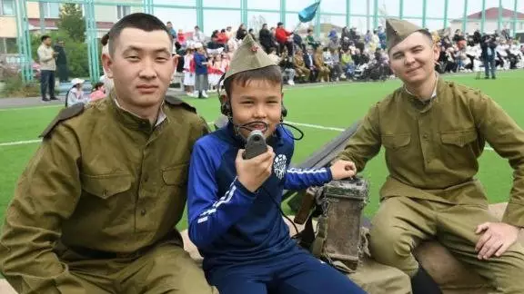 Астанада әскерилер тұрғындарға сарбаз ботқасын әзірледі