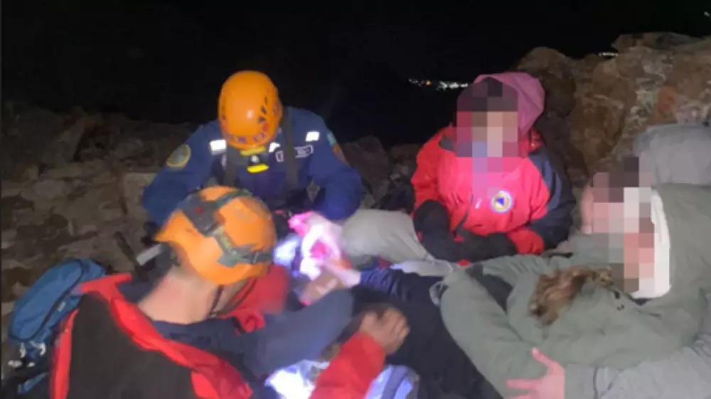 Девушке, которой стало плохо в горах Заилийского Алатау, помогли спасатели