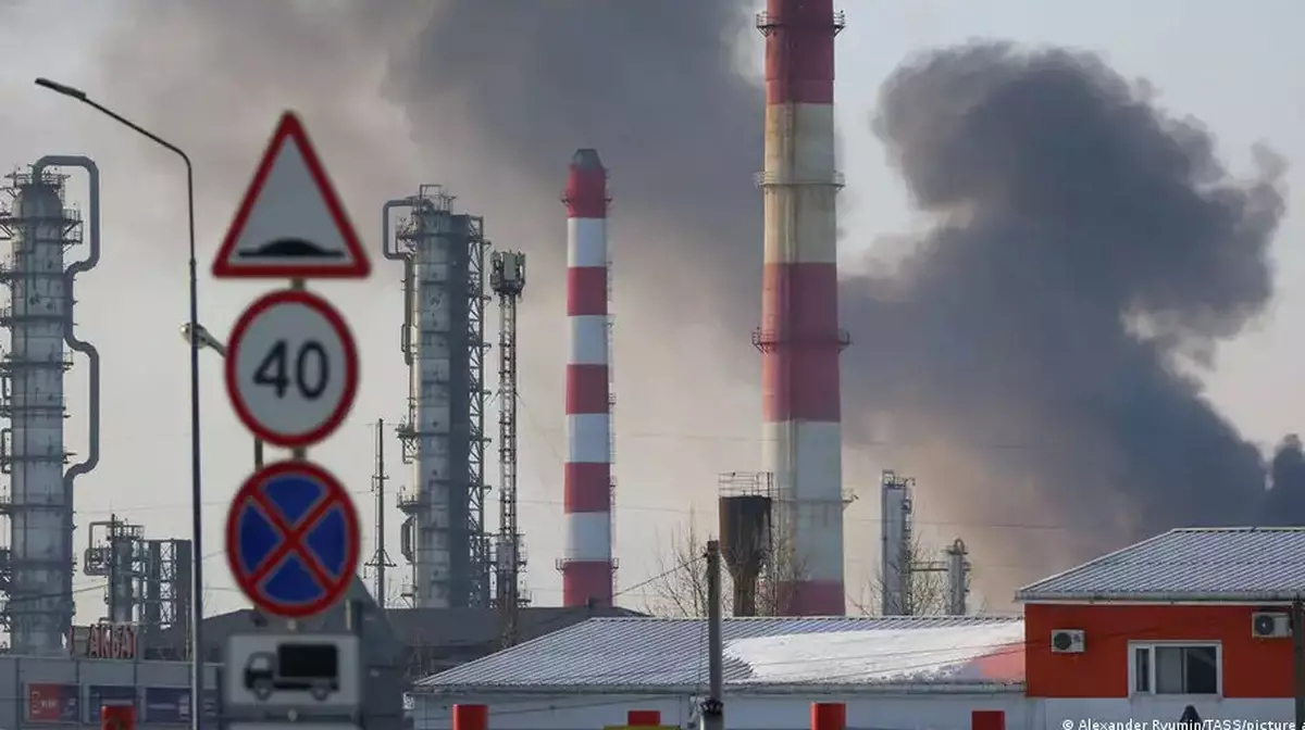 Атака украинских дронов: в Калужской области горит нефтебаза
