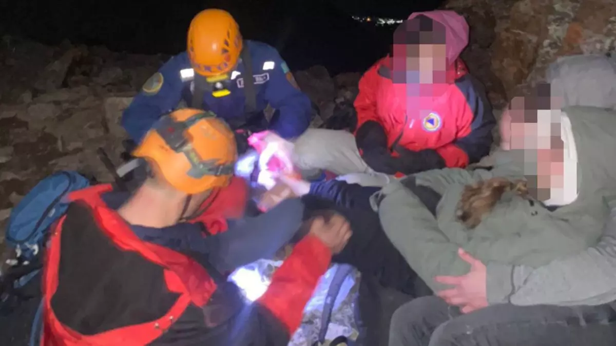 Спасатели эвакуировали туристов, ставшим плохо в горах Заилийского Алатау