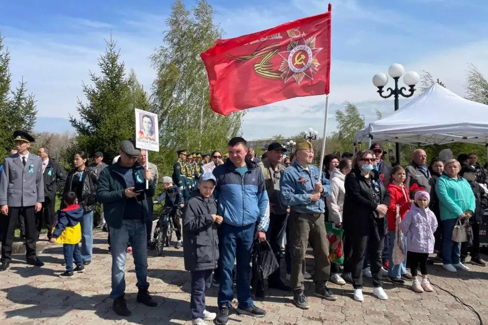 Убрать «Знамя Победы» просили жителей Петропавловска 9 мая