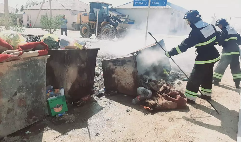 Жители Актау получили штрафы за сжигание мусора