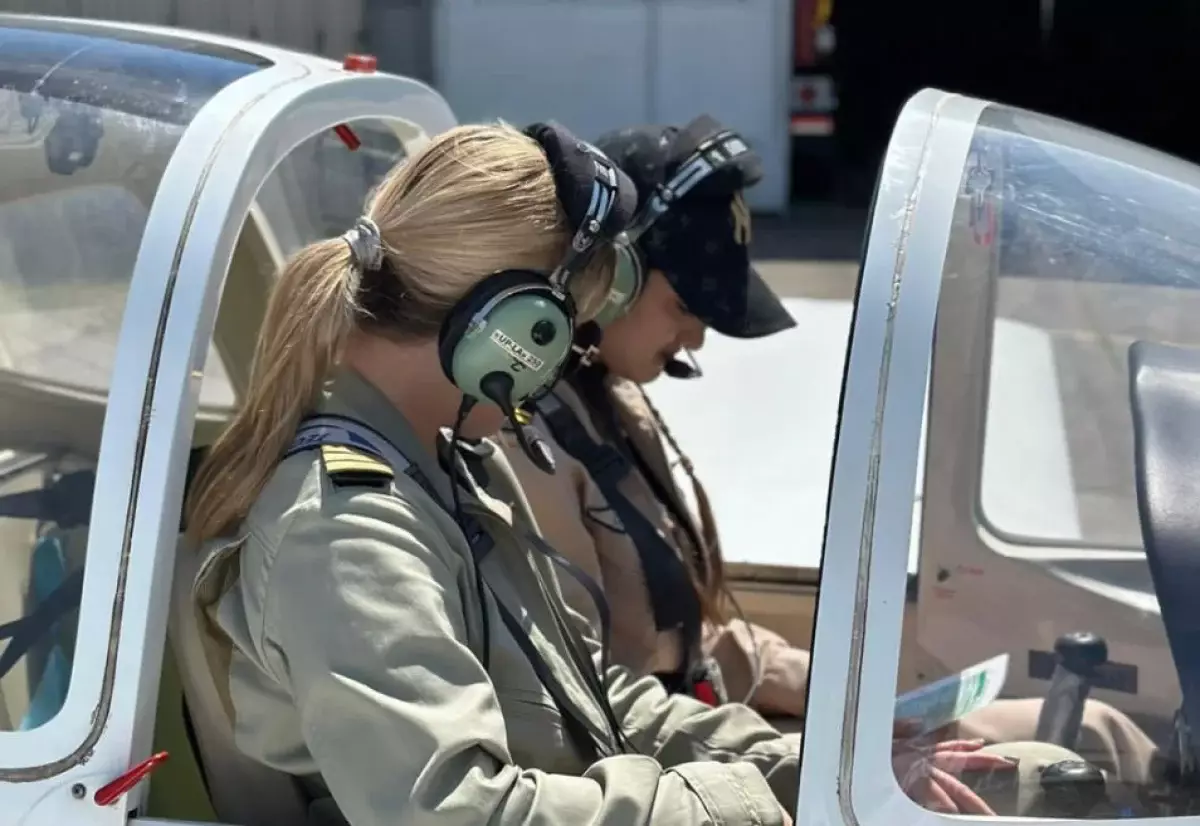 Первый в истории полет совершил женский экипаж гражданской авиации РК
