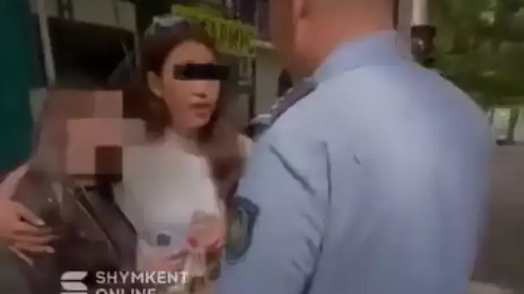В Шымкенте наказали полицейского, напавшего на девушку посреди улицы