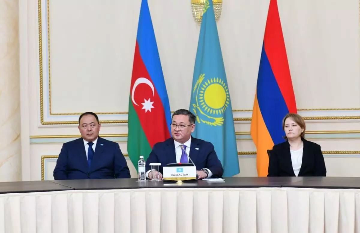 Министры иностранных дел Азербайджана и Армении встретились в Алматы
