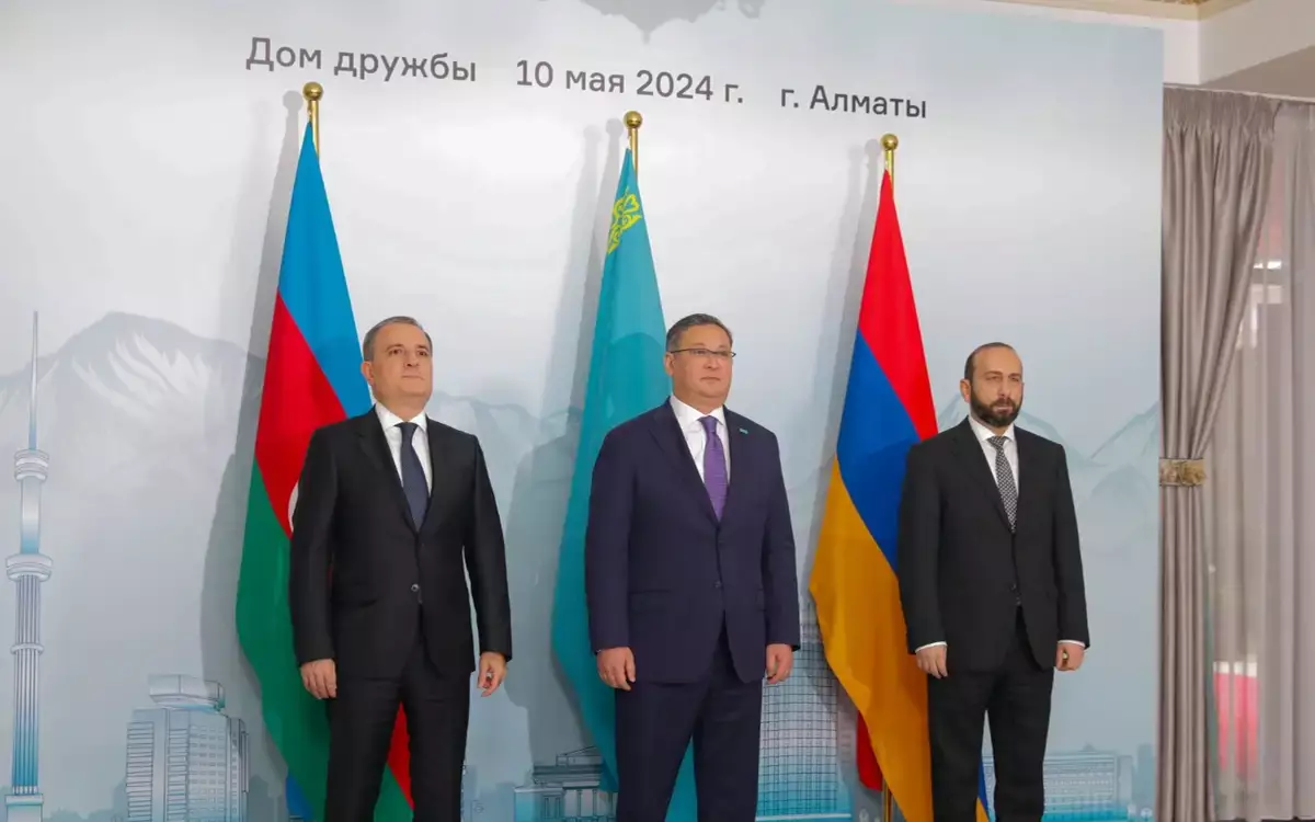 Әзербайжан мен Арменияның cыртқы істер министрлері келіссөз жүргізуге Алматыға барды