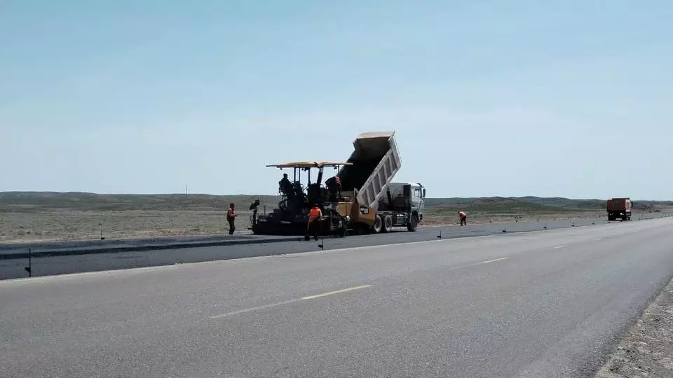 Названы сроки завершения строительства автодороги "Атырау-Астрахань"