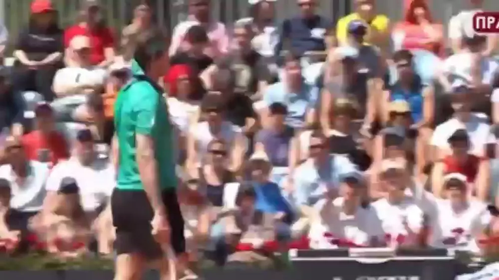 Казахстанский теннисист разбил ракетку и порадовал фанатов в Риме