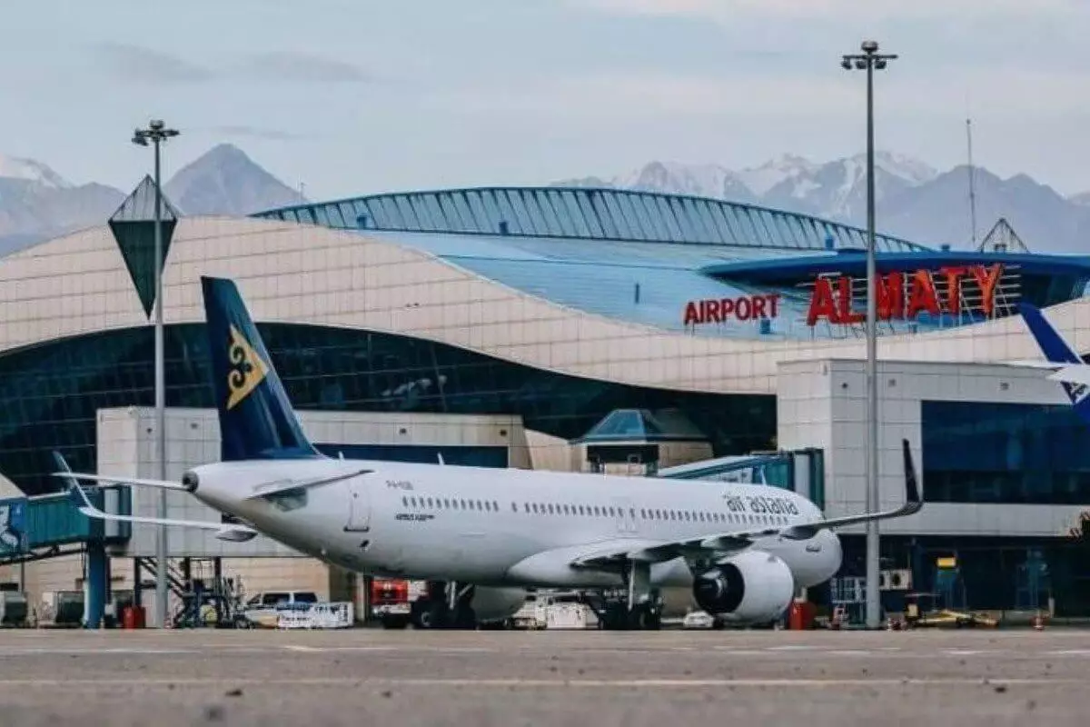 Двух россиянок сняли с международного авиарейса в аэропорту Алматы