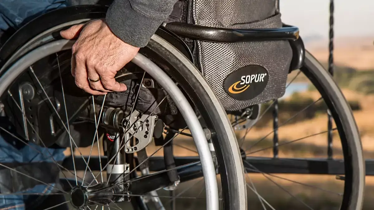 В Жетысу чиновник продлевал инвалидность за 25 тысяч тенге