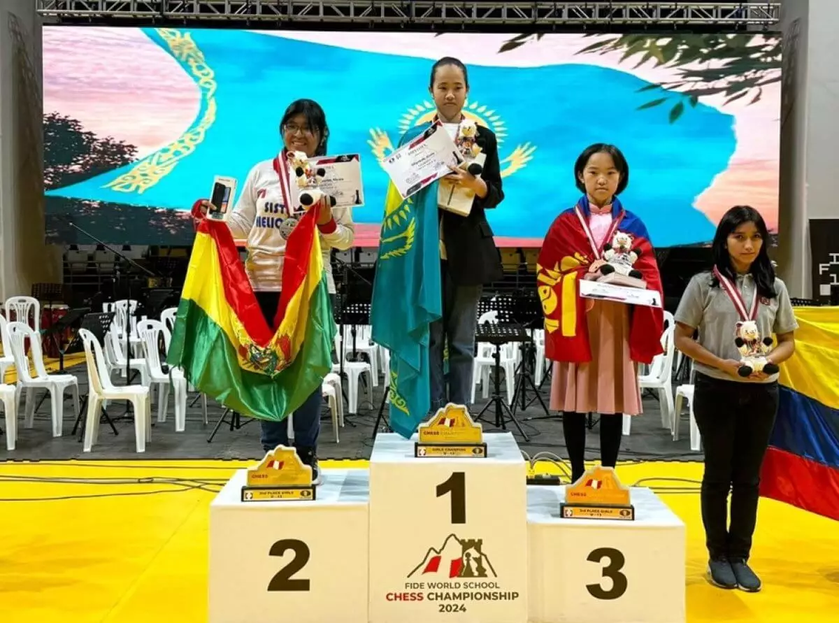 13-летняя казахстанка стала чемпионкой мира по шахматам
