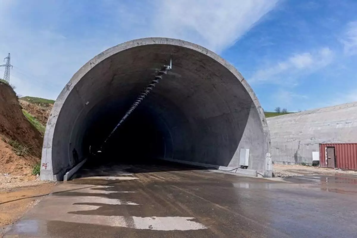 Первый в Казахстане автомобильный тоннель откроют летом