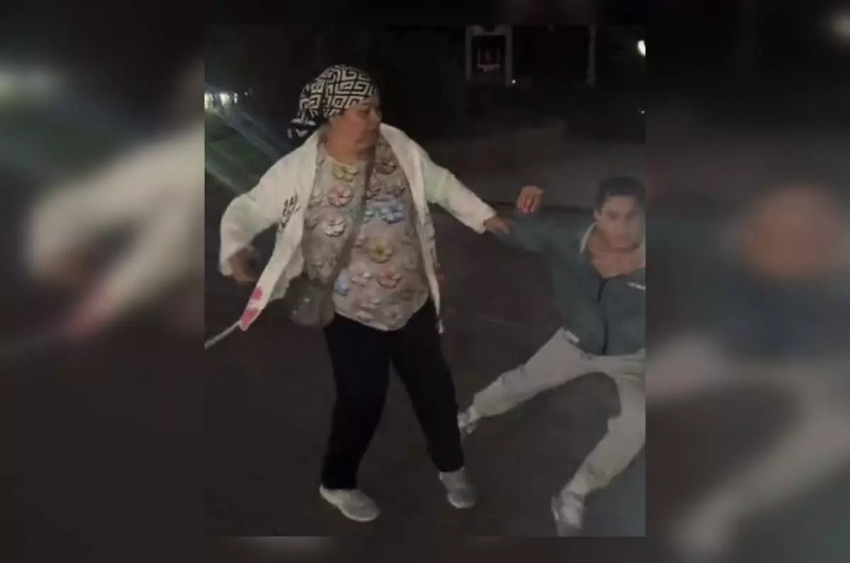 Неизвестные женщины напали на подростков в парке Алматы (ВИДЕО)
