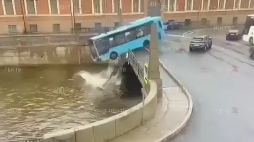 Уроженка Казахстана погибла при падении автобуса в Петербурге