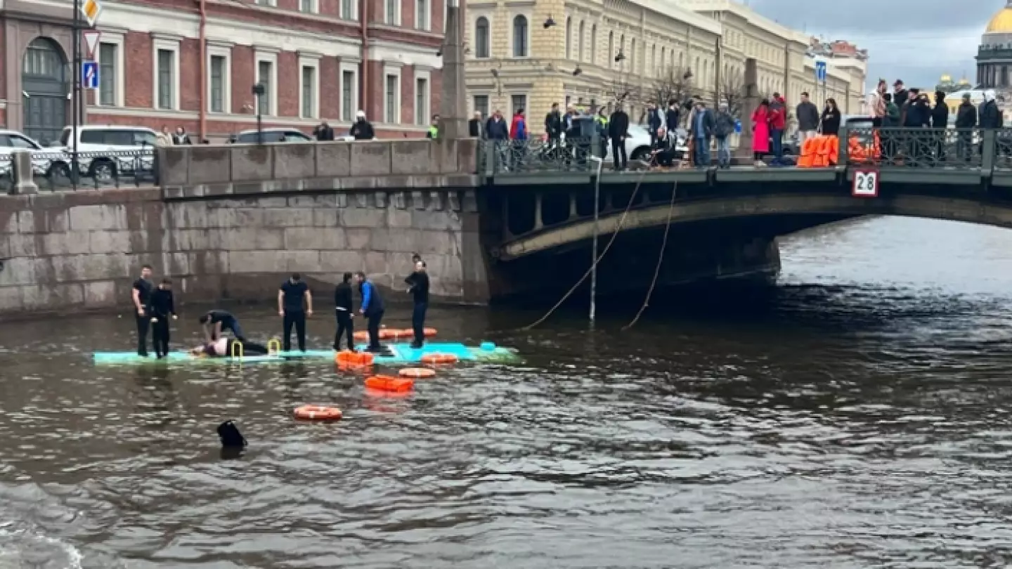 Автобус с пассажирами упал в реку в Санкт-Петербурге: погибла уроженка Казахстана  
