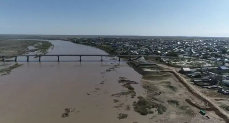 Уровень воды в реке Жайык превысил критический почти на 2 метра