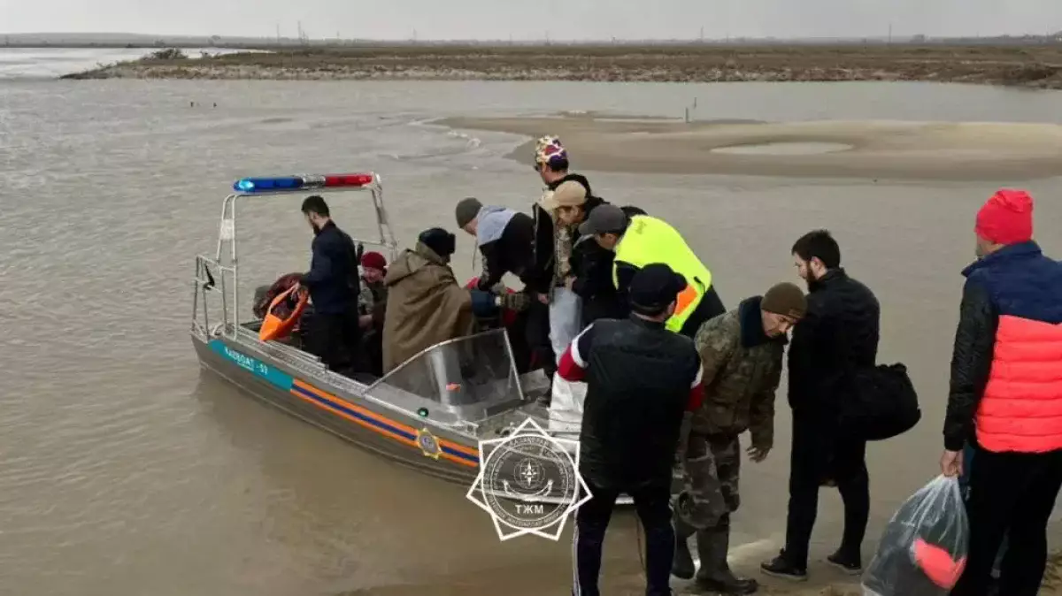 Паводки в Казахстане: в эвакуационных пунктах остаются более 5 тысяч человек