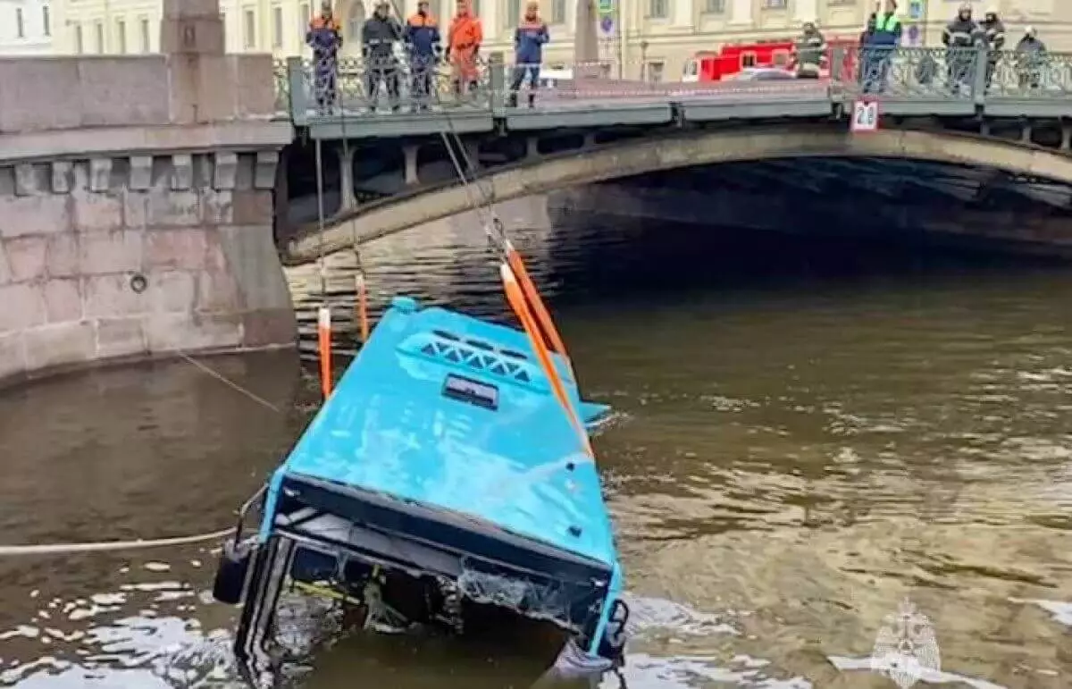 Уроженка Кокшетау погибла в автобусе, упавшем в реку в Санкт-Петербурге